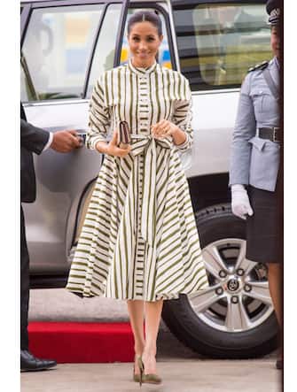 NUKU'ALOFA, TONGA - OCTOBER 26:  Meghan, Duchess of Sussex, visits an exhibition of Tongan handicrafts, mats and tapa cloths at the Fa'onelua Convention Centre on October 26, 2018 in Nuku'alofa, Tonga. The Duke and Duchess of Sussex are on their official 16-day Autumn tour visiting cities in Australia, Fiji, Tonga and New Zealand. (Photo by Dominic Lipinski - Pool/Getty Images)