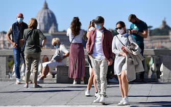 Tourists wearing protective face masks at the Pincio terrace in Villa Borghese Park, Rome, Italy, 08 October 2020. The Italian cabinet met to extend Italy's COVID-19 state of emergency until 31 January and approved a decree with new measures to combat the spread of the coronavirus.  ANSA / ETTORE FERRARI