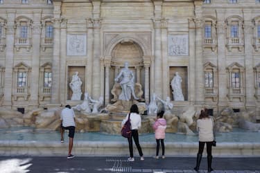 epa10634884 Tourists visit the replica of the iconic Fontana di Trevi, built to honor Italian immigrants and boost tourism, in the city of Serra Negra, Brazil, 17 May 2023. The Serra Negra Fountain occupies an area of 370 square meters and is 11 meters high, from the water mirror, and 20.7 meters wide.  EPA/ISAAC FONTANA