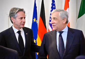 Il ministro degli Esteri dellÂ?Italia, Antonio Tajani, e il segretario di Stato USA Antony Blinken durante la riunione del G7 dei ministri degli Esteri a Monaco in Germania, 17 febbraio 2024. ANSA/ALESSANDRO DI MEO
