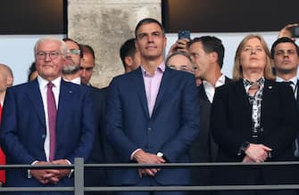 epa11478262 (L-R) German President Frank-Walter Steinmeier, Spanish Prime Minister Pedro Sanchez, and President of the German parliament Bundestag Baerbel Bas prior the UEFA EURO 2024 final soccer match between Spain and England, in Berlin, Germany, 14 July 2024.  EPA/FRIEDEMANN VOGEL