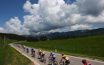 The pack rides after La Crosetta pass during the eighteenth stage of the Giro d'Italia 2023 cycling race, 161 km between Oderzo and Val di Zoldo, on May 25, 2023. . (Photo by Luca Bettini / AFP)