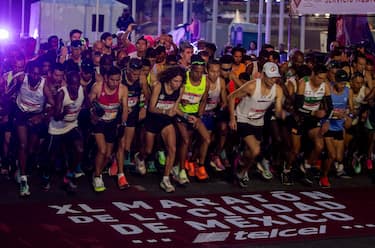 epa10823584 Runners start in the XL Marathon of Mexico City, at the Estadio Olimpico Universitario in Mexico City, Mexico, 27 August 2023.  EPA/Isaac Esquivel
