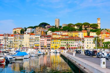 8.	Porto vecchio (Vieux Port)