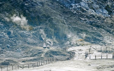 Il cratere della Solfatara a Pozzuoli chiuso dopo la morte di una famiglia che era in visita al sito vulcanico, 27 settembre 2023. ANSA/CIRO FUSCO