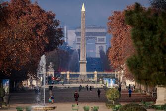 epa08851641 View of the Obelisk of the Concorde square and the Arc de Triomphe over the Champs Elysees from the Tuileries garden in Paris, France, 29 November 2020. The French government has announced a reduction in containment rules and that stores could reopen from November 28 after several weeks of lockdown that were to fight a resurgence of the coronavirus epidemic (COVID-19).  EPA/CHRISTOPHE PETIT TESSON