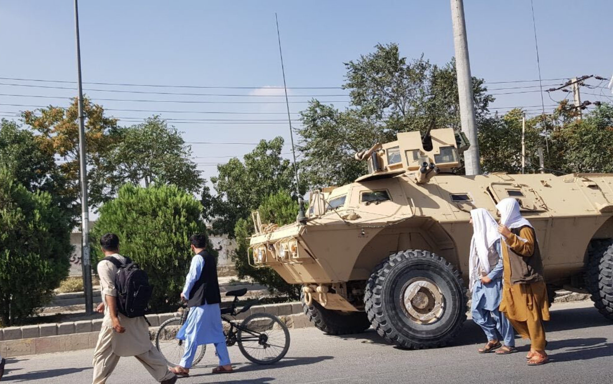 Afghanistan, cittadini in fuga dai talebani all'aeroporto