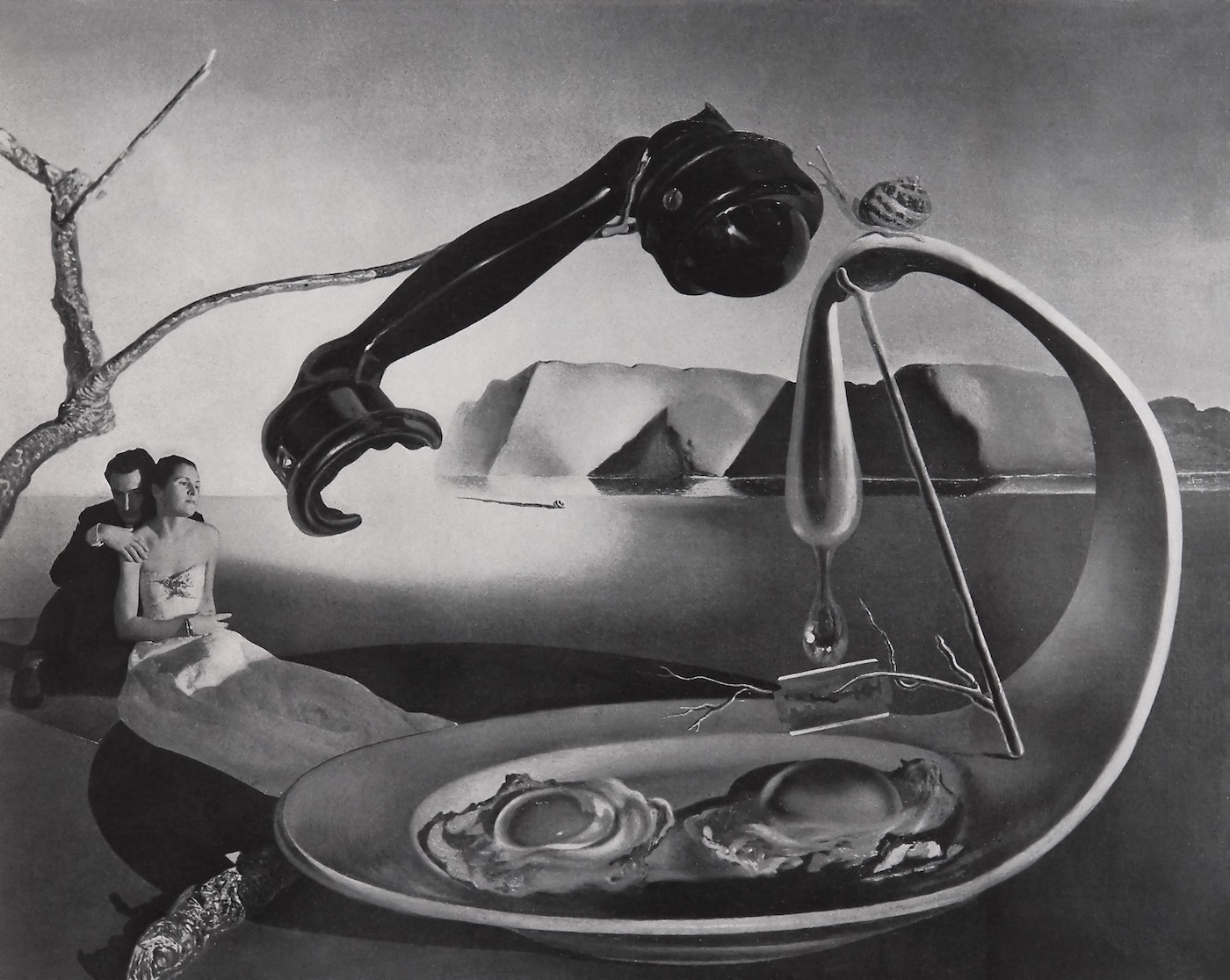 George Hoyningen-Huene, Portrait of the Dalís in L'Instant Sublime, 1939 © George Hoyningen-Huene Estate Archives