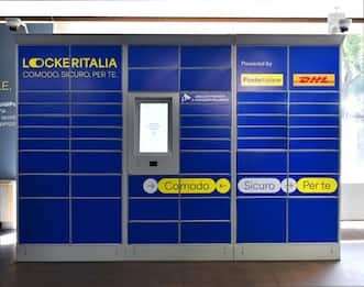 E-commerce, in arrivo 10mila locker di Poste Italiane e Dhl