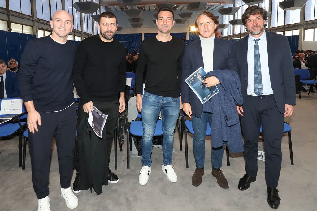 FLORENCE, ITALY - FEBRUARY 20: (L-R) Argentina coach assistants Esteban Cambiasso and Walter Samuel, Head Coach of Argentina Lionel Scaloni, Head Coach of Italy Roberto Mancini and FIGC Technical Sector President Demetrio Albertini attend the Italian Football Federation 'Panchina D'Oro' Awards Ceremony at Centro Tecnico Federale di Coverciano on February 20, 2023 in Florence, Italy. (Photo by Gabriele Maltinti/Getty Images)