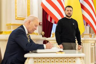 epa10479577 A handout photo made available by the Ukrainian Presidential Press Service on 20 February 2023 shows US President Joe Biden (L) signing in a book as Ukrainian President Volodymyr Zelensky (R) looks on, in Kyiv (Kiev), Ukraine, amid Russia's invasion. The White House announced on 20 February, that US President Biden met with Ukrainian President Zelensky and his team to extended discussions on US support for Ukraine.  EPA/UKRAINIAN PRESIDENTIAL PRESS SERVICE HANDOUT -- MANDATORY CREDIT: UKRAINIAN PRESIDENTIAL PRESS SERVICE -- HANDOUT EDITORIAL USE ONLY/NO SALES