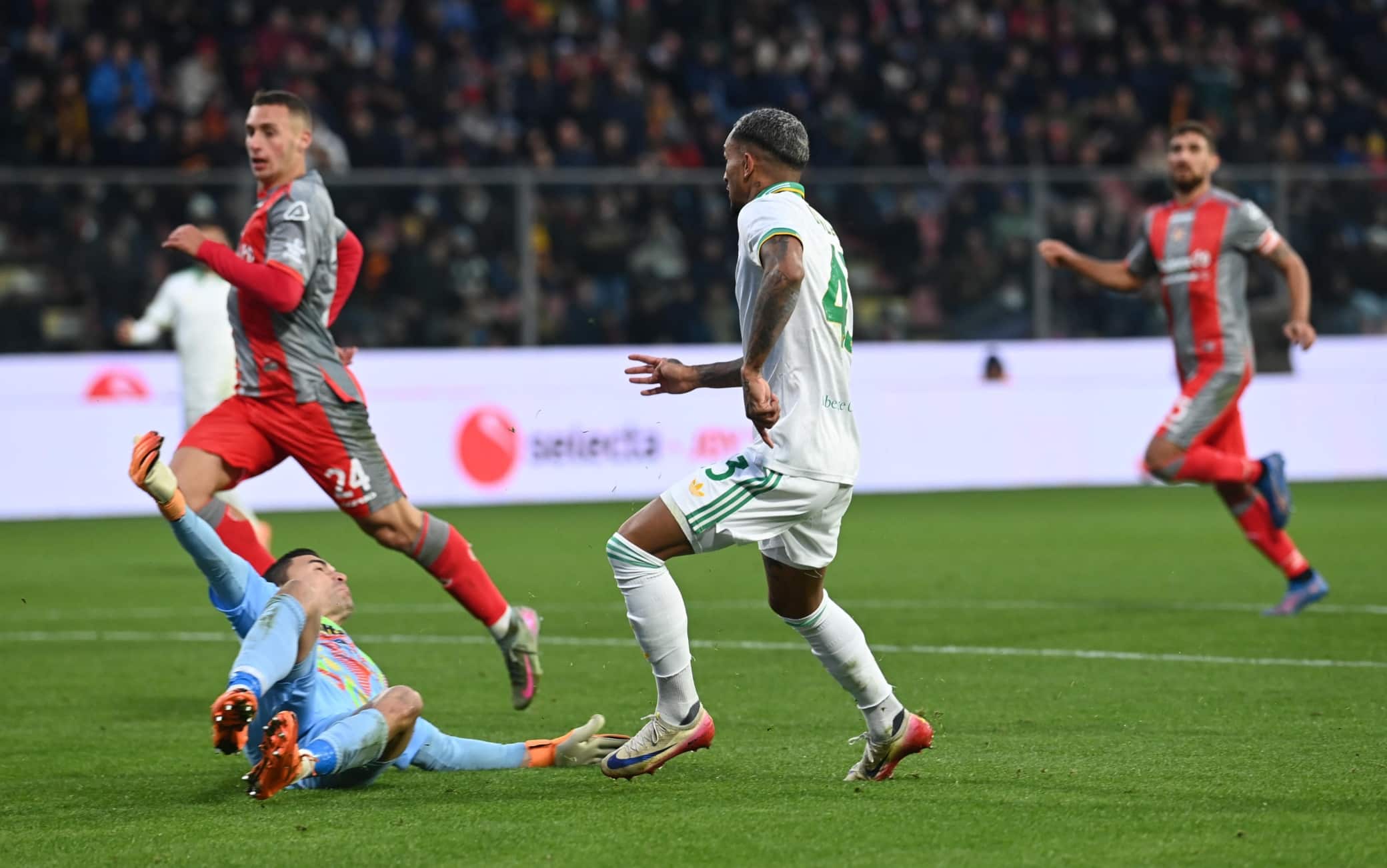 Tris della Roma con una bellissima azione: segna Wesley!