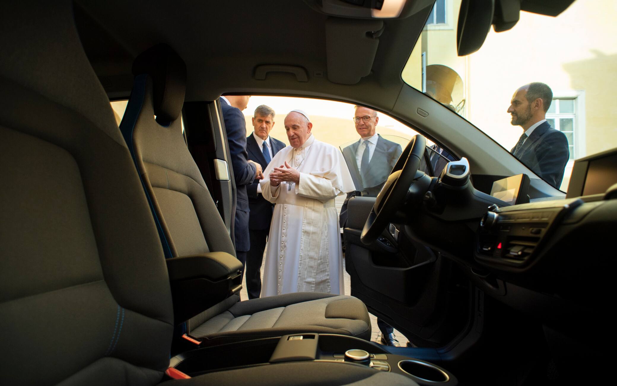 Papa Francesco, Bmw i3