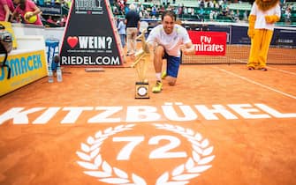 epa05437968 Paolo Lorenzi of Italy poses with the trophy after defeating Nikoloz Basilashvili of Georgia in their final match of the Generali Open tennis tournament in Kitzbuehel, Austria, 23 July 2016.  EPA/CHRISTIAN BRUNA