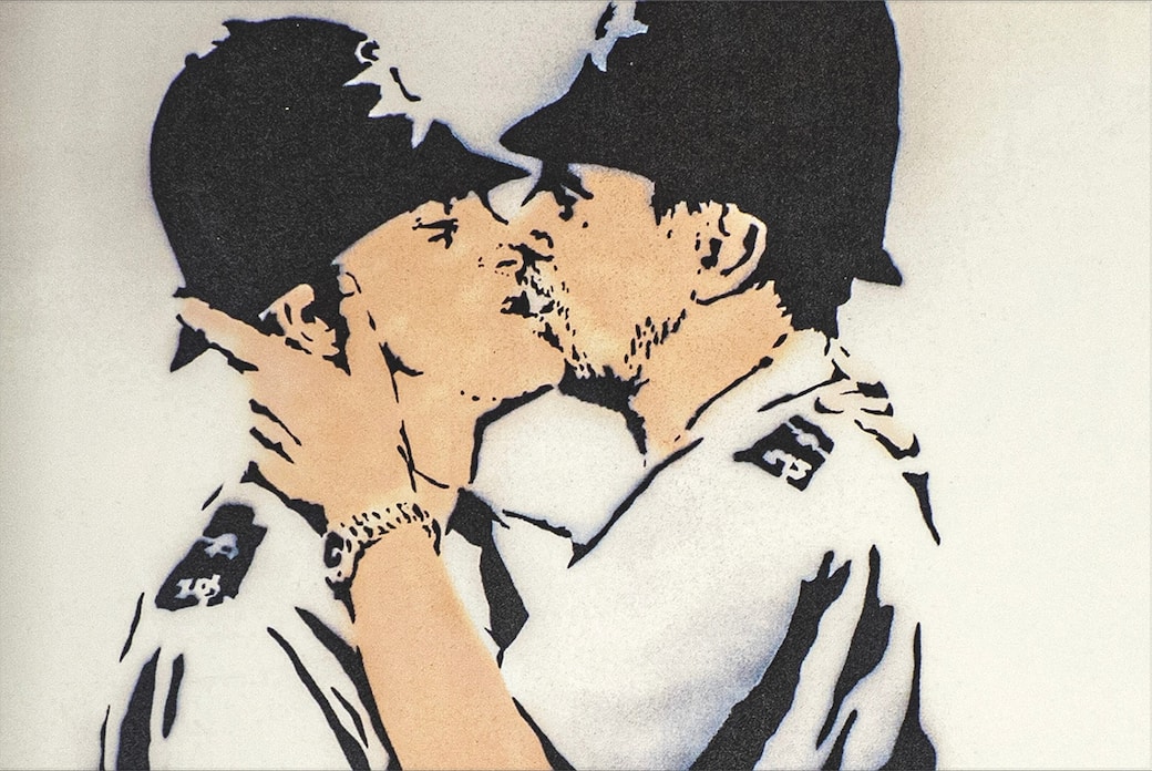 Kissing_Coppers_2004._Vernice_Spray_–_Brighton_Regno_Unito_2004.jpg