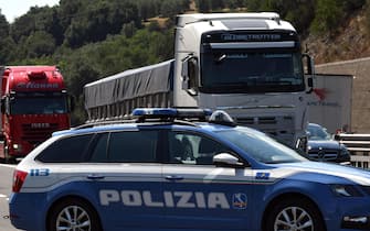 Controlli ed assistenza della Polizia Stradale sul tratto di Autostra A1-Firenze in vista dell'esodo estivo, 20 luglio 2018. ANSA/ CLAUDIO GIOVANNINI 