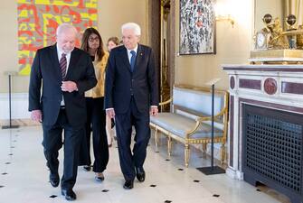 Il presidente della Repubblica Sergio Mattarella con il presidente della Repubblica Federativa del Brasile Luiz Ignácio Lula da Silva, in visita ufficiale a Roma, 21 giugno 2023.

The President of the Republic Sergio Mattarella with the President of the Federative Republic of Brazil Luiz Ignácio Lula da Silva on an official visit to Rome, Italy, 21 June 2023.

ANSA/Paolo Giandotti - Ufficio per la Stampa e la Comunicazione della Presidenza della Repubblica +++ ANSA PROVIDES ACCESS TO THIS HANDOUT PHOTO TO BE USED SOLELY TO ILLUSTRATE NEWS REPORTING OR COMMENTARY ON THE FACTS OR EVENTS DEPICTED IN THIS IMAGE; NO ARCHIVING; NO LICENSING +++ NPK +++