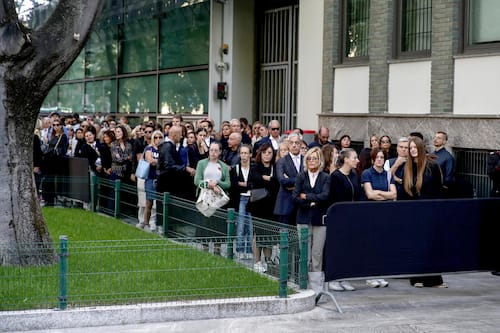 The line of hundreds of people, arriving as early as 7:00 this morning, lined up to pay their last respects to Giorgio Armani at his theatre on Via Bergognone, Milan, which houses the great designer's funeral chapel, which opens at 9:00. There are two lines to get inside: one reserved for Giorgio Armani employees, one for the general public. Milano, 6 settembre 2025. ANSA/MOURAD BALTI TOUATI