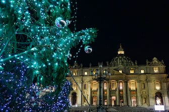 Inaugurazione del presepe e dell'albero di Natale in Piazza San Pietro, Citta' del Vaticano, 9 dicembre 2023. ANSA/FABIO FRUSTACI ---------------------------------- A view of St. Peter's Square following the Christmas tree and nativity scene lighting ceremony at the Vatican, 09 December 2023. ANSA/FABIO FRUSTACI