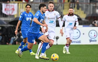 Empoli FC's defender Liberato Cacace (L) against Cagliari Calcio's midfielder Jakub Jankto (R) during the Italian serie A soccer match Empoli FC vs Cagliari Calcio at Carlo Castellani Stadium in Empoli, Italy, 03 March 2024
ANSA/CLAUDIO GIOVANNINI