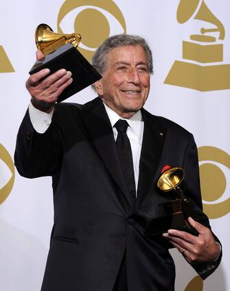 epa03103777 US singer Tony Bennett holds up his two Grammy Awards in the Press Room at the 54th Annual Grammy Awards at the Staples Center in Los Angeles, California, USA, 12 February 2012.  Bennett won them for Best Pop Duo/Group Performance for 'Body and Soul' and Best Traditional Pop Vocal Album for 'Duets II'.  EPA/PAUL BUCK