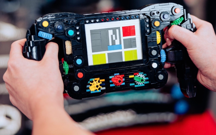 Formula 1, GP Giappone: una Mercedes composta da Lego a Suzuka. Foto ...