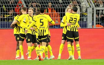 epa11861644 Players of Dortmund celebrate scoring the opening goal during the UEFA Champions League match between Borussia Dortmund and Shakhtar Donetsk, Dortmund, Germany, 29 January 2025.  EPA/FRIEDEMANN VOGEL