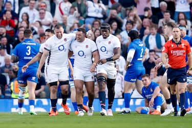 epa11951774 Tom Willis of England (C-L) celebrates scoring a try with teammates Ellis Genge (C) and Maro Itoje (C-R) during the Rugby Six Nations match between England and Italy in London, Britain, 09 March 2025.  EPA/DAVID CLIFF