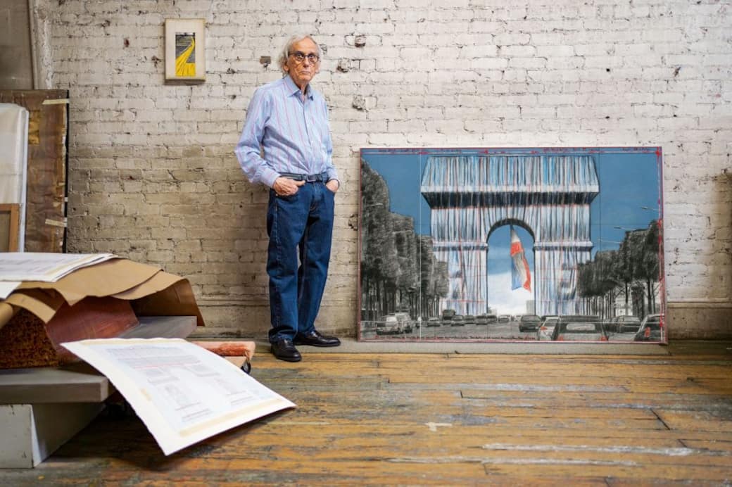 Christo_in_his_studio_with_the_large_drawing_L’Arc_de_Triomphe_Wrapped._Courtesy_Taschen.jpg