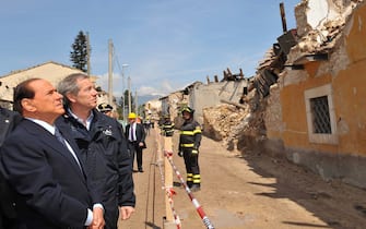 Onna 25 04 2009
Il Presidente del Consiglio dei Ministri Silvio Berlusconi, visita il centro di Onna, distrutto dal terremoto.
(C) LIVIO ANTICOLI