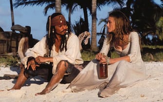 JOHNNY DEPP
KEIRA KNIGHTLEY
in Pirates Of The Caribbean
Filmstill - Editorial Use Only
Ref: FB
sales@capitalpictures.com
www.capitalpictures.com
Supplied by Capital Pictures
