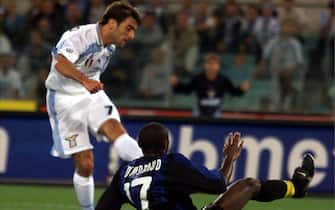 Il secondo goal dell'argentino della Lazio, Claudio Lopez, durante la Supercoppa Italiana contro l'Inter il 08 settembre 2000.
ANSA/MAURIZIO BRAMBATTI