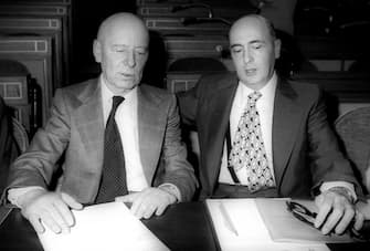 Giancarlo Pajetta e Giorgio Napolitano durante una direzione del Pci il 28 giugno del 1976. ANSA