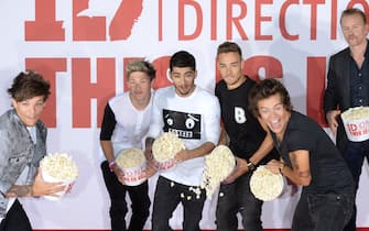 (L-R) Louis Tomlinson, Niall Horan, Zayn Malik,  Liam Payne and Harry Styles of One Direction with Morgan Spurlock at the This Is Us Photocall, Big Sky Studios, London.

Photo Credit should read Doug Peters EMPICS Entertainment