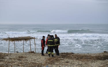 CROTONE, ITALY - FEBRUARY 27: Firefighters search and rescue operation continues for immigrants in Crotone, Italy on February 27, 2023. As a result of the sinking of the boat carrying irregular migrants, 59 people died and 81 people were rescued through search and rescue efforts. (Photo by Valeria Ferraro/Anadolu Agency via Getty Images)