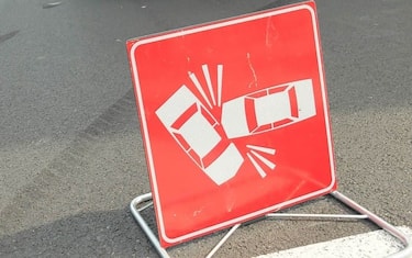 Il cartello di un incidente stradale