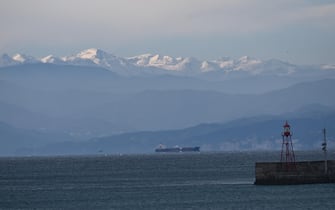 Le montagne del cuneese imbiancate dalla neve scesa nella notte. Genova, 19 gennaio 2023. ANSA/LUCA ZENNARO
