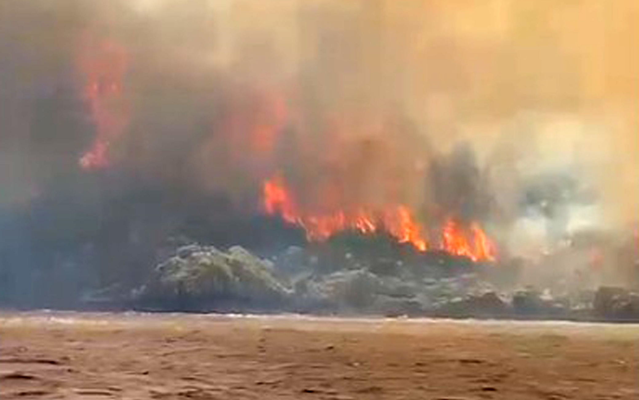 sicilia incendi oggi tonnara di scopello