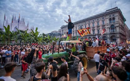 Che festa in città, in Duomo anche un trattore!