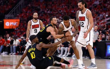 CURRY E BUTLER RISPONDONO PRESENTI