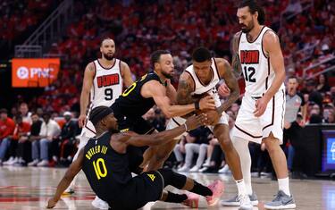 CURRY E BUTLER RISPONDONO PRESENTI