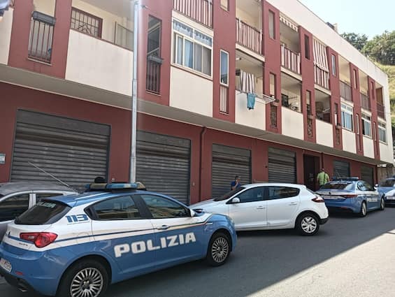 messina donna di 40 anni si lancia dal balcone con la figlia morta bambina di 3 mesi