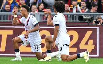 Bologna's Joshua Zirkzee (R) celebrates with his teammates after scoring the 0-2 goal during the Italian Serie A soccer match between AS Roma and Bologna FC 1909 at the Olimpico stadium in Rome, Italy, 22 April 2024.  ANSA/ETTORE FERRARI




