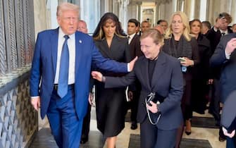 Breve colloquio tra la presidente del Consiglio Giorgia Meloni e il presidente americano Donald Trump al termine del funerale di papa Francesco.ANSA/FILIPPO ATTILI/UFFICIO STAMPA PALAZZO CHIGI -NPK