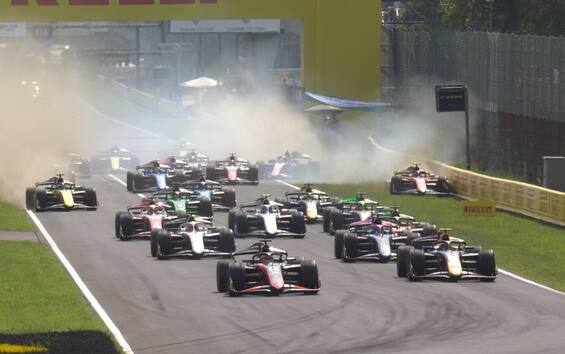 F2 a Monza: incidente al via nella Sprint. Danni alla monoposto di ...