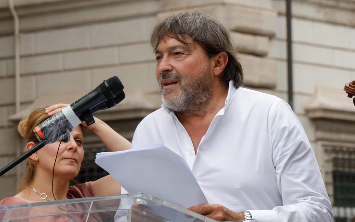 Inchieste su corruzione e criminalità e da anni sotto scorta, ecco chi è Sigfrido Ranucci Inchieste su corruzione e criminalità e da anni sotto scorta, ecco chi è Sigfrido Ranucci