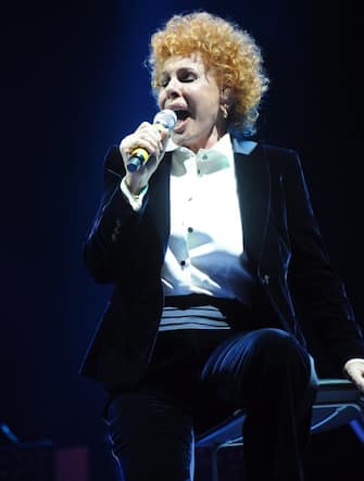 ornella vanoni vita canzoni MILANO - ORNELLA VANONI CONCERTO IN PIAZZA DUOMO (MILANO - 2008-10-18, Gianluca Albertari) p.s. la foto e' utilizzabile nel rispetto del contesto in cui e' stata scattata, e senza intento diffamatorio del decoro delle persone rappresentate