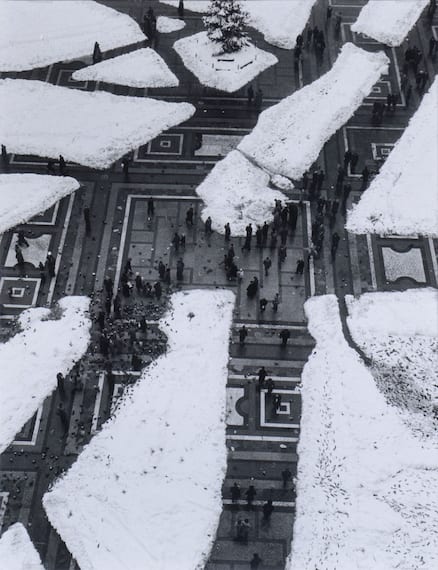 Mario De Biasi, Sagrato di Piazza del Duomo, 1951