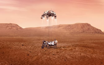 An undated handout picture made available by the National Aeronautics and Space Administration (NASA)'s Jet Propulsion Laboratory (JPL) in Southern California, USA shows an illustration of NASA's Perseverance rover landing safely on Mars (issued 08 February 2021). Entry, Descent, and Landing (or EDL) begins when the spacecraft reaches the top of the Martian atmosphere, travelling nearly 20,000 kph. EDL ends about seven minutes after atmospheric entry, with Perseverance stationary on the Martian surface. Hundreds of critical events must execute perfectly and exactly on time for the rover to land safely on 18 February 2021 on Mars. NASA's Jet Propulsion Laboratory in Southern California built and will manage operations of the Mars 2020 Perseverance rover for NASA. Perseverance is on a mission to seek signs of ancient life and collect samples of rock and regolith (broken rock and soil) for possible return to Earth.  ANSA/NASA/JPL-Caltech HANDOUT  HANDOUT EDITORIAL USE ONLY/NO SALES