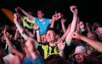 Tifosi del Manchester City esultano